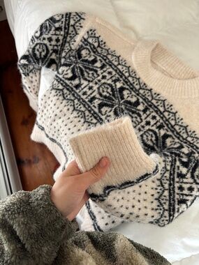 NWT Universal Thread Women's Alpine Snowflake Sweater Cream Black Small